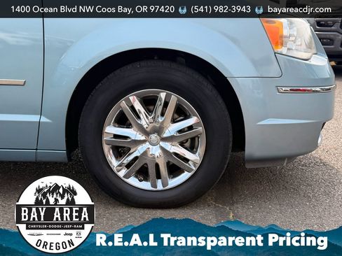 Used 2008 Chrysler Town & Country Limited w/ Flexible Seating Group FWD image 33
