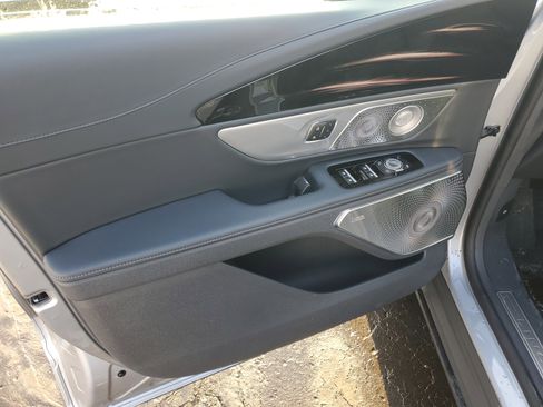 New 2026 Lincoln Nautilus Reserve image 8