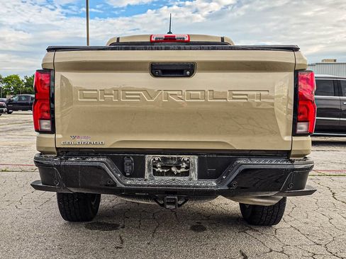 Used 2023 Chevrolet Colorado Z71 w/ Z71 Convenience Package 2 AWD/4WD image 5