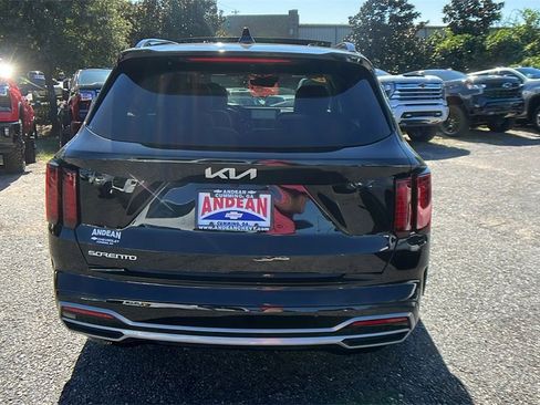 Used 2023 Kia Sorento EX w/ Panoramic Sunroof Package image 6