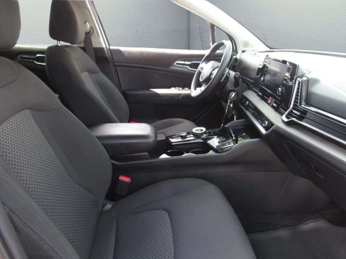 Used 2023 Kia Sportage LX AWD/4WD image 8