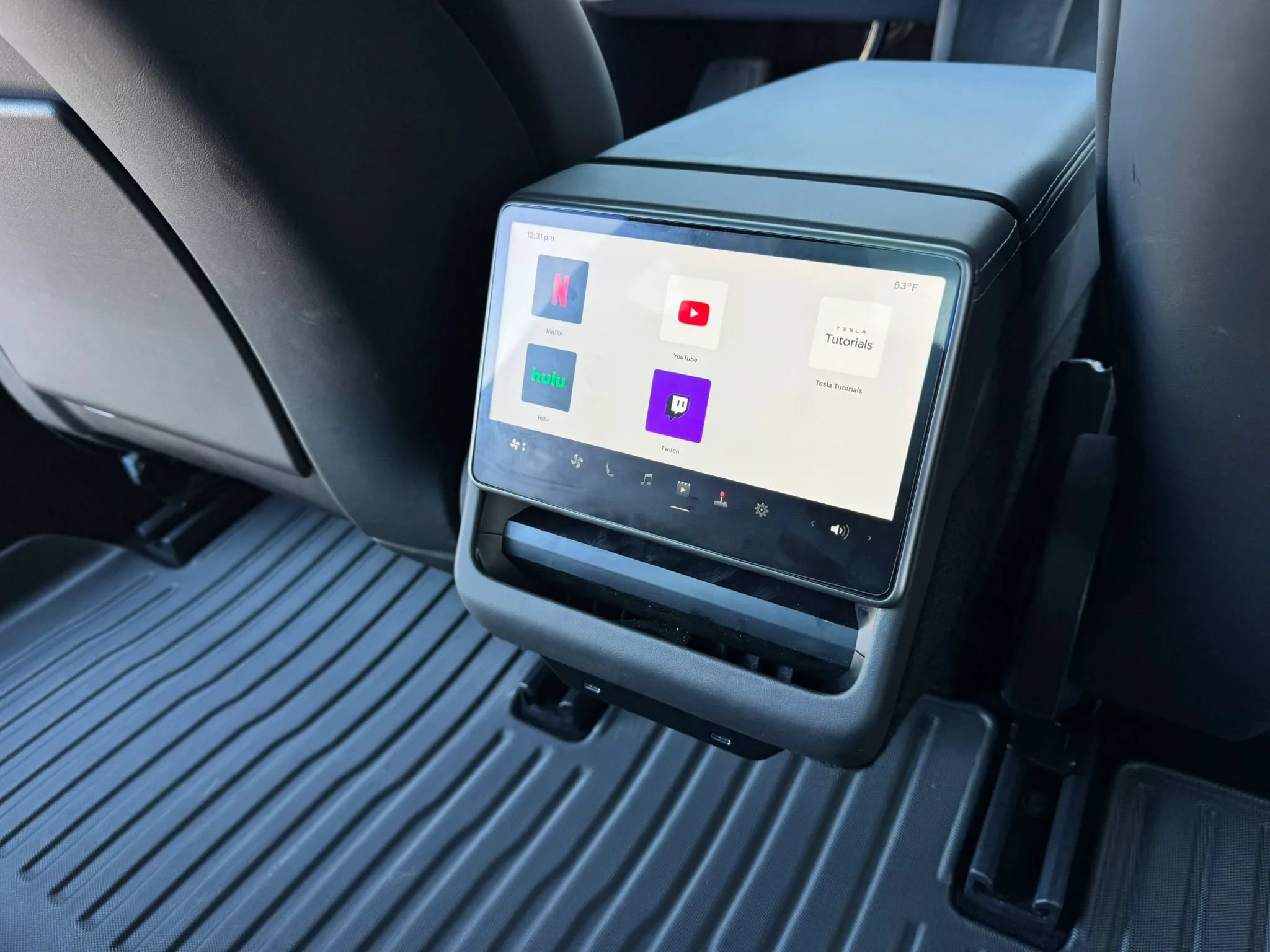 Used 2024 Tesla Model 3 Standard Range RWD image 18
