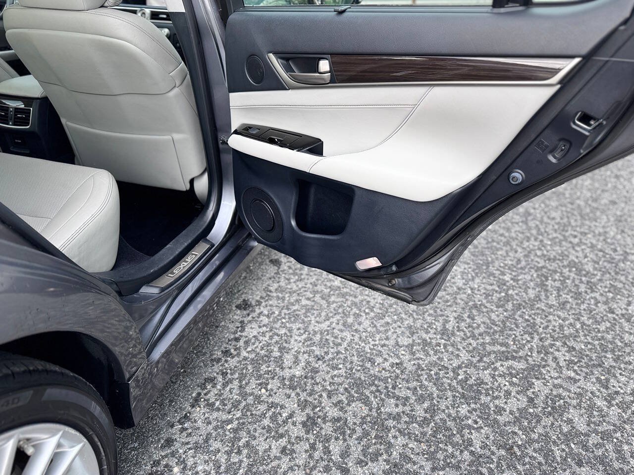 Used 2013 Lexus GS 350 AWD w/ Luxury Pkg w/Cold Weather Pkg image 16