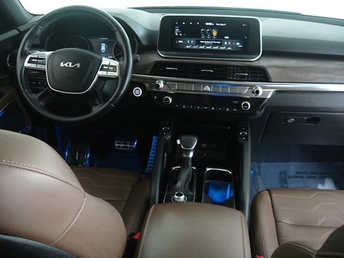 Certified 2022 Kia Telluride SX w/ SX Prestige Package image 2