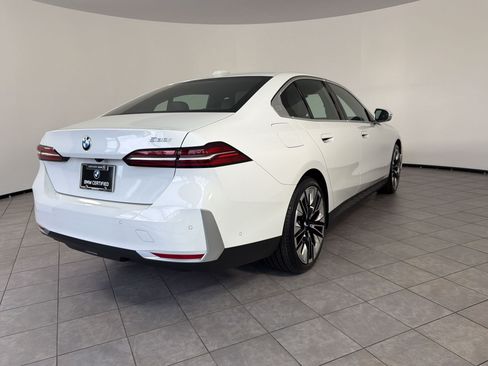 Used 2026 BMW 530i RWD image 9