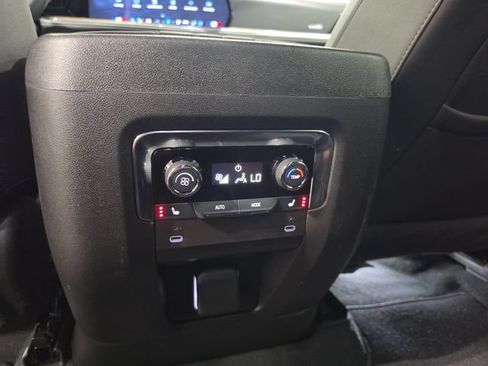 Used 2025 Chevrolet Tahoe High Country AWD/4WD image 25