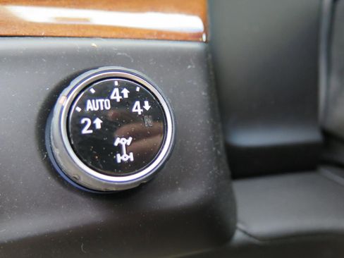 Used 2016 Cadillac Escalade Luxury image 13