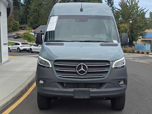 Used 2024 Mercedes-Benz Sprinter 2500 image 10