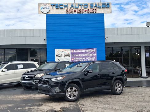 Used 2025 Toyota RAV4 XLE image 2