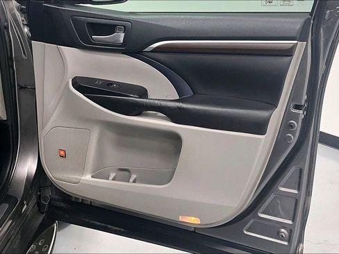 Used 2016 Toyota Highlander Limited Platinum AWD/4WD image 15