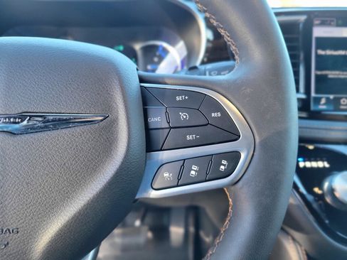 Used 2023 Chrysler Pacifica Pinnacle image 26