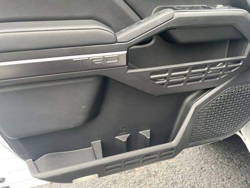 Used 2025 Toyota Tacoma TRD Sport image 19