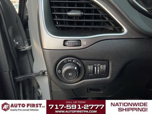 Used 2021 Jeep Cherokee Latitude Lux w/ Sun & Sound Group AWD/4WD image 19