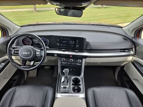 Used 2022 Kia Carnival LX FWD image 13