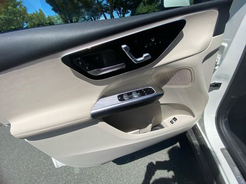 Used 2026 Mercedes-Benz GLC 300 4MATIC image 32