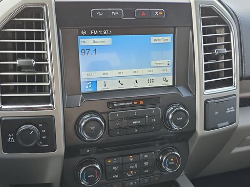 Used 2016 Ford F150 Lariat image 16