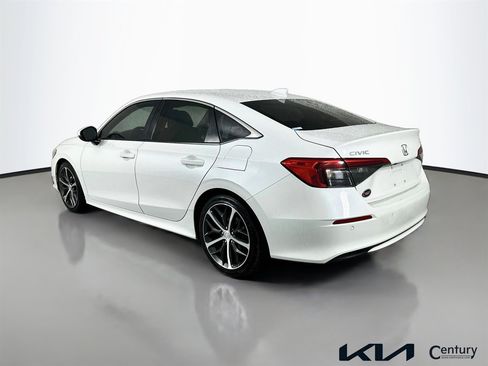 Used 2023 Honda Civic Touring image 7