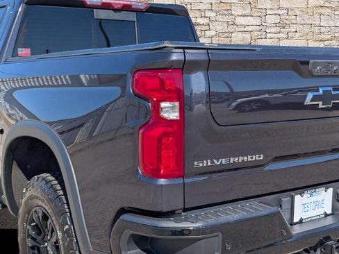 Used 2022 Chevrolet Silverado 1500 ZR2 w/ Technology Package image 10