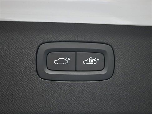 Used 2022 Volvo XC90 T6 Momentum w/ Climate Package image 32