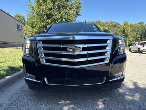 Used 2017 Cadillac Escalade ESV Premium Luxury AWD/4WD image 2