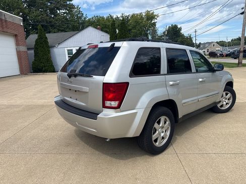 Used 2010 Jeep Grand Cherokee Laredo w/ Popular Equipment Group AWD/4WD image 6