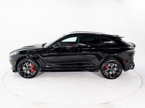 Used 2025 Aston Martin DBX 707 image 2