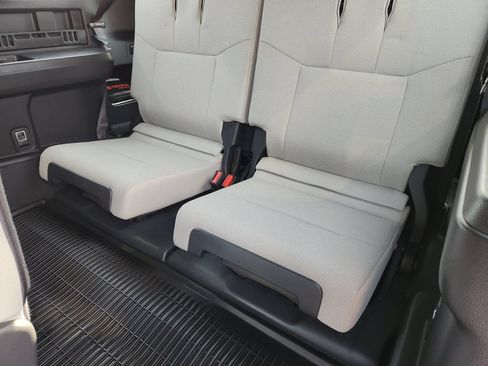 Used 2025 Toyota 4Runner SR5 AWD/4WD image 31