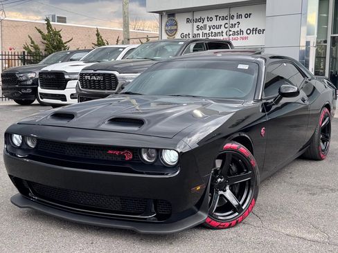 Used 2020 Dodge Challenger SRT Hellcat RWD image 3