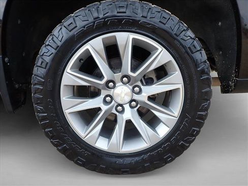 Used 2019 Chevrolet Silverado 1500 High Country w/ Technology Package AWD/4WD image 7
