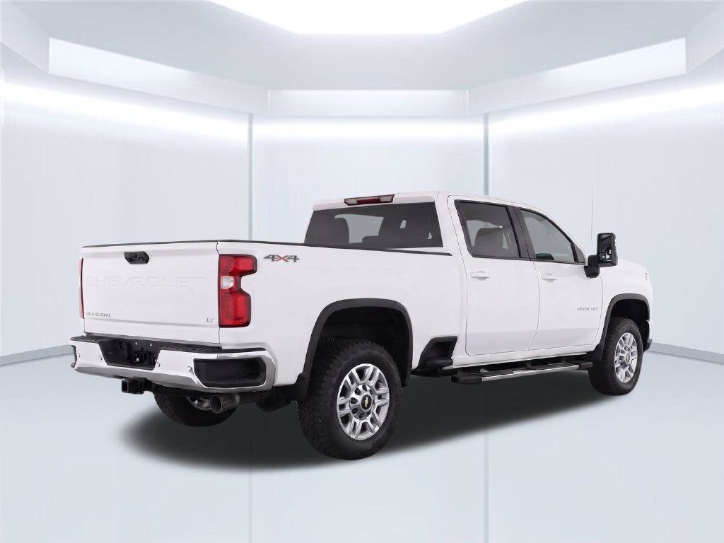 Used 2025 Chevrolet Silverado 2500 LT w/ Safety Package AWD/4WD image 4