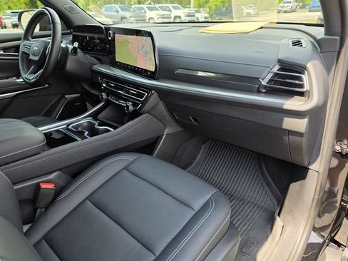 Used 2024 Chevrolet Traverse LT w/ Enhanced Driving Package FWD image 14