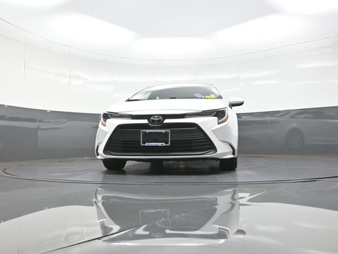 Used 2023 Toyota Corolla LE image 10