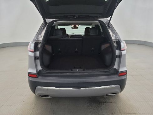 Used 2019 Jeep Cherokee Limited image 29