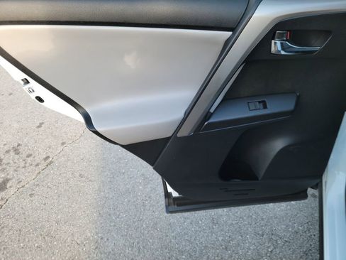 Used 2018 Toyota RAV4 XLE image 29