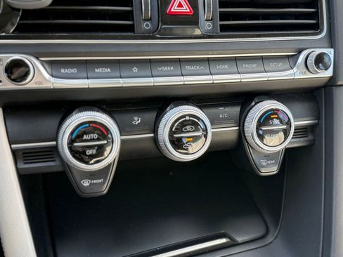 Used 2019 Genesis G70 2.0T Advanced image 17