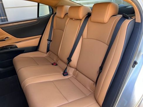 Used 2025 Lexus ES 300h w/ Premium Package FWD image 39