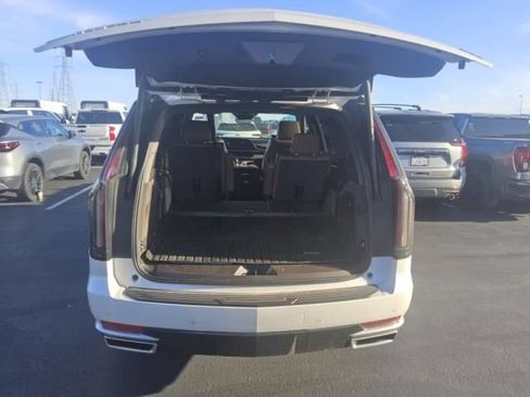 Used 2022 Cadillac Escalade Premium Luxury w/ Performance Package AWD/4WD image 9