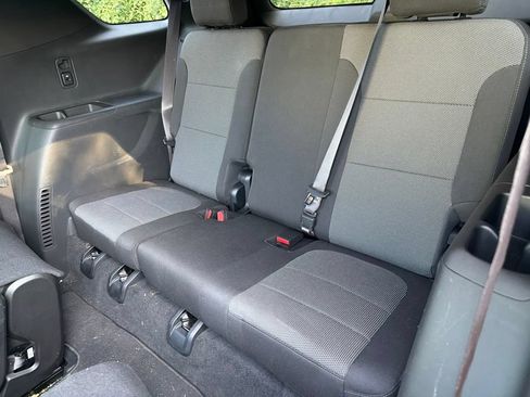 Used 2023 Chevrolet Traverse LT FWD image 12
