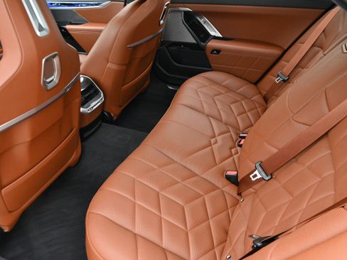 Certified 2024 BMW 760i xDrive AWD/4WD image 13
