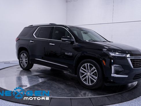 Used 2023 Chevrolet Traverse High Country image 1