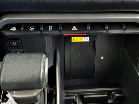 Used 2024 Toyota Tundra Limited AWD/4WD image 32