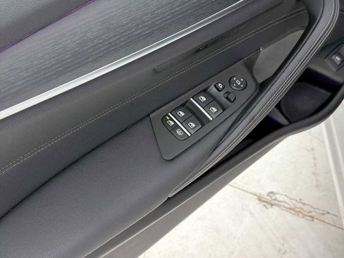 Used 2023 BMW 530e xDrive w/ Premium Package image 15