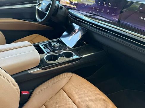 New 2026 Cadillac Escalade Luxury w/ Touring Package AWD/4WD image 18