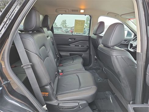 Certified 2025 Nissan Pathfinder SL image 14