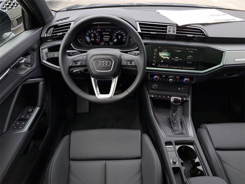 New 2025 Audi Q3 2.0T Premium image 23