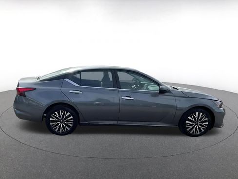 Used 2025 Nissan Altima 2.5 SV image 16