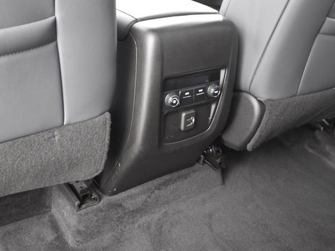 Used 2022 Buick Enclave Essence FWD image 28