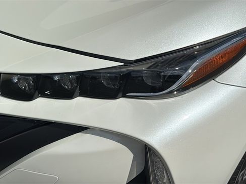 Used 2019 Toyota Prius Prime Premium image 6