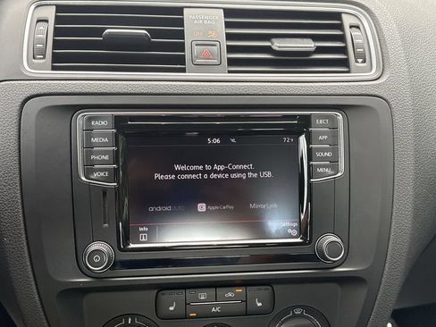 Used 2018 Volkswagen Jetta SE FWD image 20