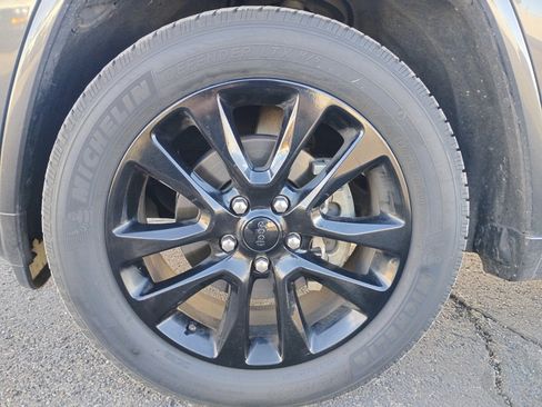 Used 2018 Jeep Grand Cherokee Altitude image 11